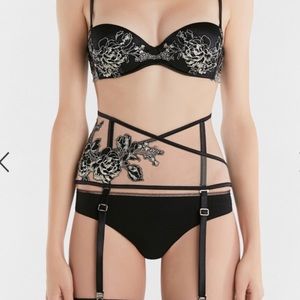 NWT LA PERLA Peonny Garter Belt / Suspenders S